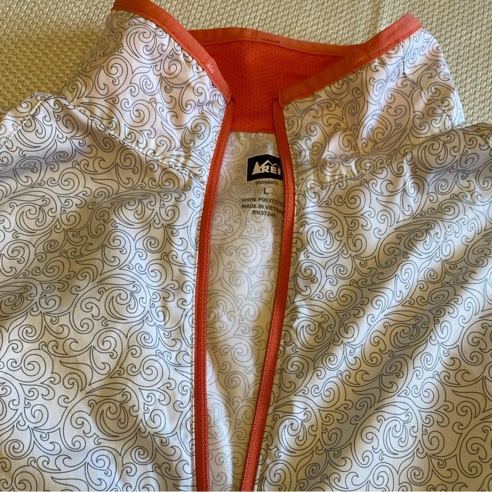 REI lightweight windbreaker reflective scroll pattern size large coral grey - Picture 3 of 12
